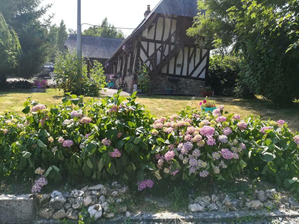 Le Clos Des Hortensias Toutainville Exteriör bild